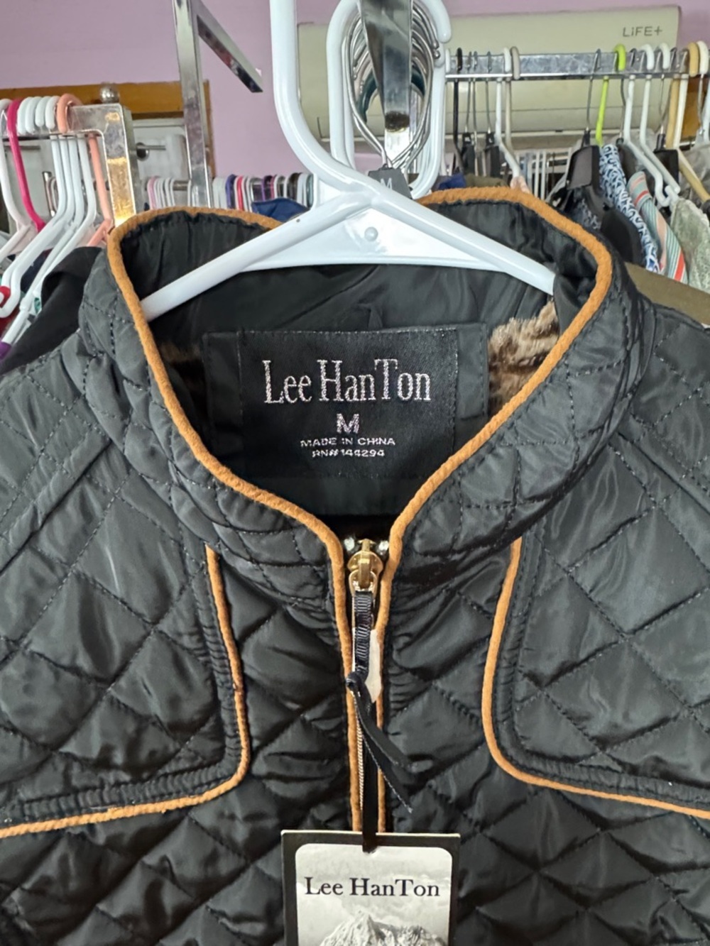 NWT Lee HanTon Quilted Puffer Vest Black with Leopard Faux Fur Lining - Medium - Picture 4 of 9